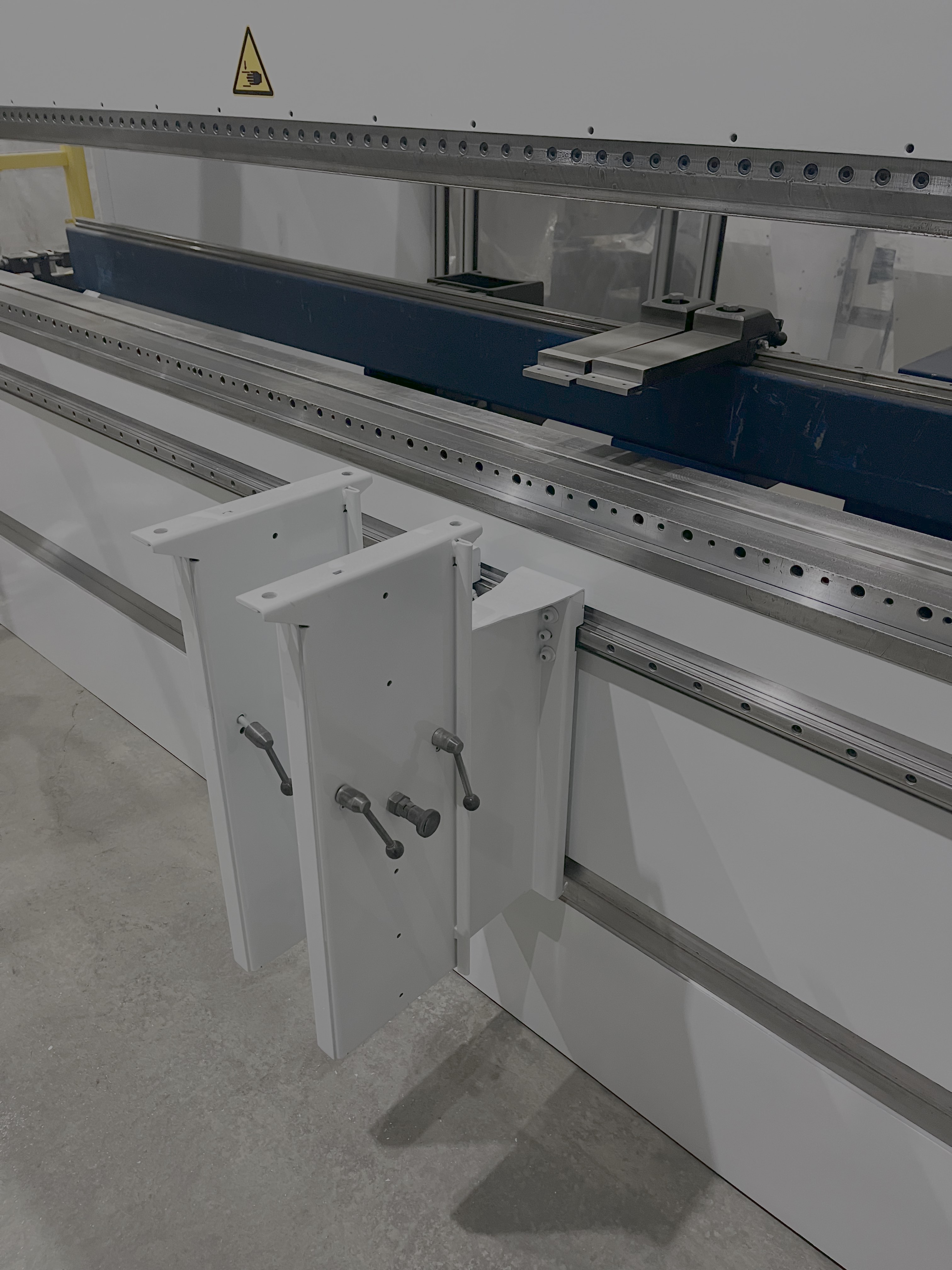 187 Ton X 13’ Trumpf V170 CNC Hydraulic Press Brake 